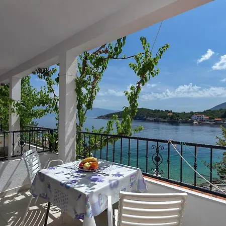 Pokrivenik 10427a Apartmán Zastražišće
